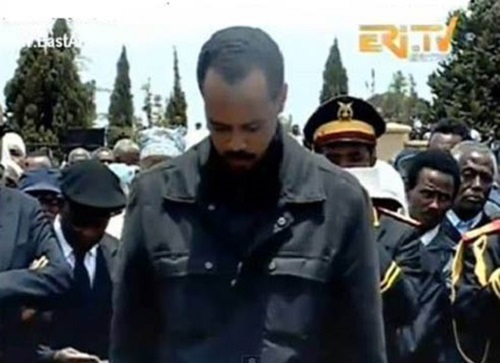 ابراهام افورقى (28 عام ) خلال مراسم دفن وزير الحكم المحلي ولدنكئيل قبرى ماريام
