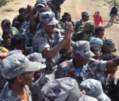 مقاتلى الجبهة الديمقراطية الارترية المتحدة على الحدود الاثيوبية فى اغسطس 2013 (صفحة الحركة فيسبوك )