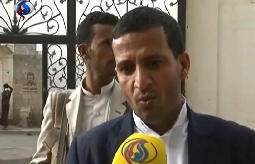 القيادي في جماعة الحوثي حسين العزي (قناة العالم الايرانية )