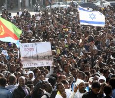 قدر عدد اللاجئين الارتريين الذين دخلوا الى اسرائيل بـ (40.000) لاجئ ارتري من أصل (60,000 لاجئ افريقي)