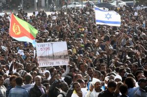 قدر عدد اللاجئين الارتريين الذين دخلوا الى اسرائيل بـ (40.000) لاجئ ارتري من أصل (60,000 لاجئ افريقي)