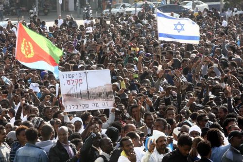 قدر عدد اللاجئين الارتريين الذين دخلوا الى اسرائيل بـ (40.000) لاجئ ارتري من أصل (60,000 لاجئ افريقي)