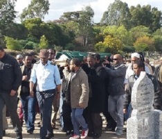 تشييع جنازة الفقيد صالح حمدى إلى مثواه الأخير بمقبرة كوبرج بملبورن (عونا)