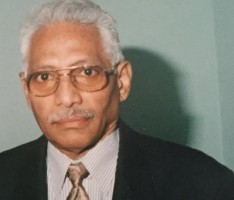 الفقيد المناضل عبده هيجي في حفل تكريم مدرسة "عواتي" بملبورن.(المصدر: صفحة احمد الحاج فى الفيس بوك )